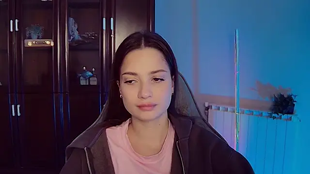 Snapshot of KiraVair chatting on 11/12/25, 01:26 KiraVair online show from 11/12/25, 01:26