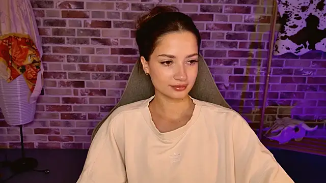 Snapshot of KiraVair chatting on 11/25/25, 05:19 KiraVair online show from 11/25/25, 05:19