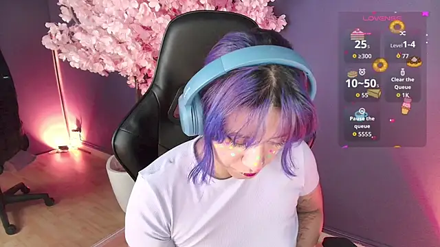 LuanEter online show from 12/17/25, 03:50