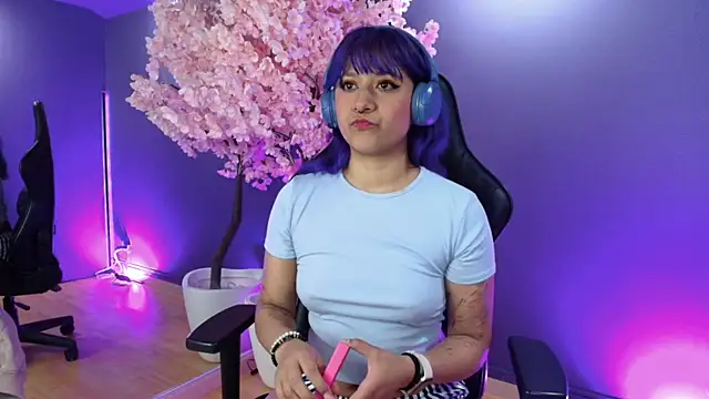 LuanEter online show from 11/28/25, 12:49