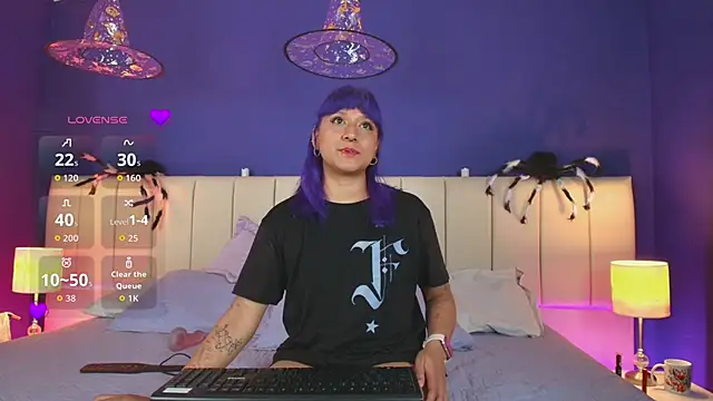 LuanEter online show from 10/26/25, 01:44