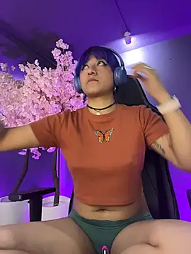 LuanEter online show from 11/30/25, 02:18