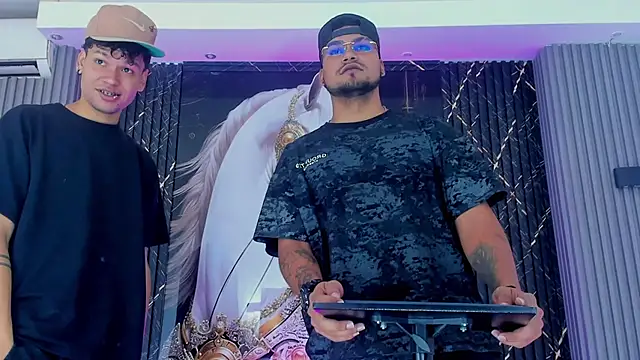 Snapshot of handsome_boys22 chatting on 11/17/25, 12:53 handsome boys22 online show from 11/17/25, 12:53