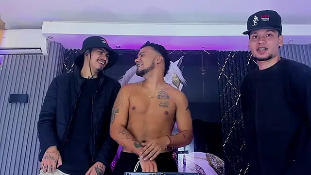 Snapshot of handsome_boys22 chatting on 12/14/25, 12:11 handsome boys22 online show from 12/14/25, 12:11