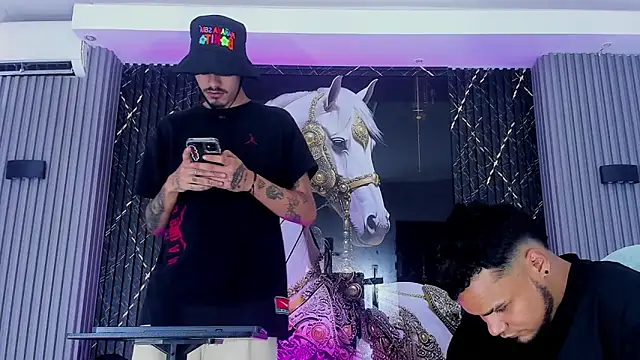 Snapshot of handsome_boys22 chatting on 12/13/25, 08:04 handsome boys22 online show from 12/13/25, 08:04