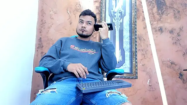 Snapshot of handsome_boys22 chatting on 12/17/25, 07:41 handsome boys22 online show from 12/17/25, 07:41