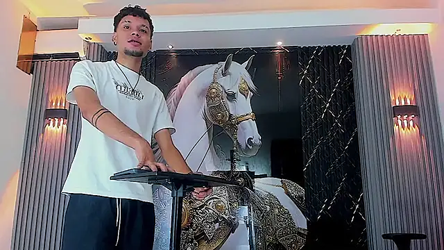 Snapshot of handsome_boys22 chatting on 10/27/25, 12:28 handsome boys22 online show from 10/27/25, 12:28