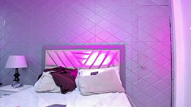 ViolettRouse online show from 12/14/25, 04:56