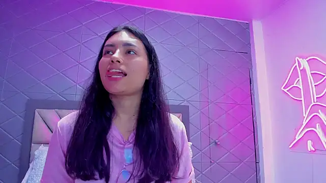 ViolettRouse online show from 12/16/25, 04:33