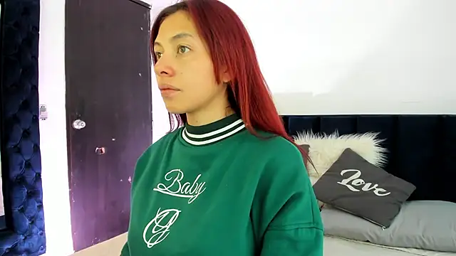 Snapshot of melanie_roux__ chatting on 07/03/26, 12:33 melanie roux online show from 07/03/26, 12:33