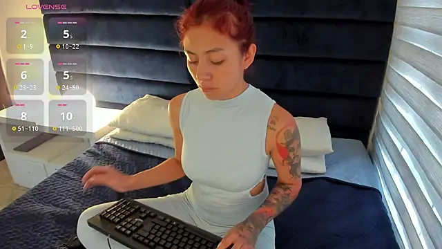 Snapshot of melanie_roux__ chatting on 02/19/26, 11:40 melanie roux online show from 02/19/26, 11:40