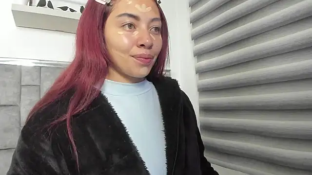 Snapshot of melanie_roux__ chatting on 06/19/26, 03:45 melanie roux online show from 06/19/26, 03:45