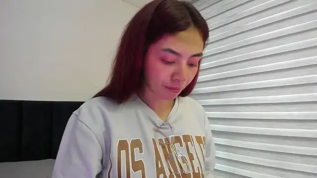melanie roux   online show from 06/08/26, 12:27