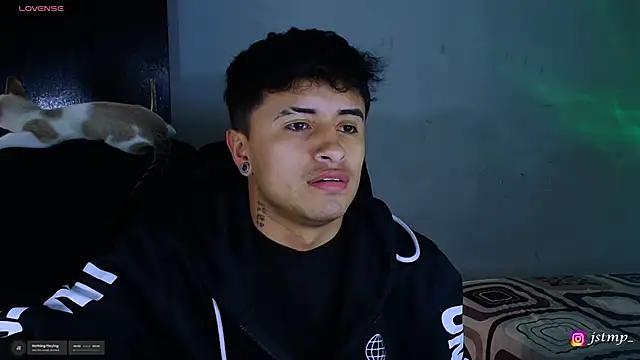 Snapshot of jhon_mendoza_ chatting on 11/07/25, 02:21 jhon mendoza online show from 11/07/25, 02:21