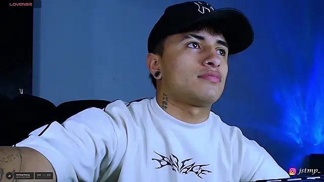 Snapshot of jhon_mendoza_ chatting on 11/06/25, 04:49 jhon mendoza online show from 11/06/25, 04:49