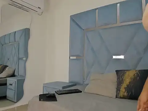 Snapshot of valentinaasm chatting on 10/28/25, 12:37 valentinaasm online show from 10/28/25, 12:37