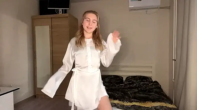 Snapshot of MyraLitterers chatting on 11/07/25, 01:15 MyraLitterers online show from 11/07/25, 01:15