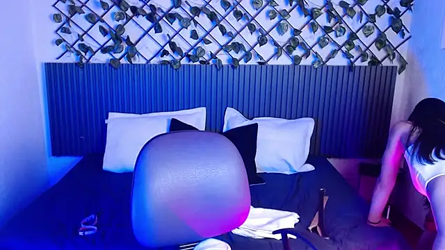 Lunaa 07 online show from 04/11/26, 08:40