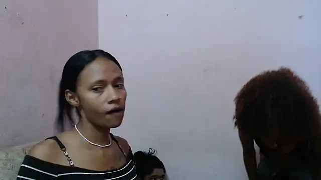 ricaslatinas1 online show from 12/17/25, 02:55