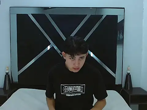 Tom 0001 online show from 12/16/25, 12:53