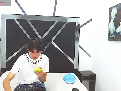 Tom 0001 online show from 11/06/25, 08:24