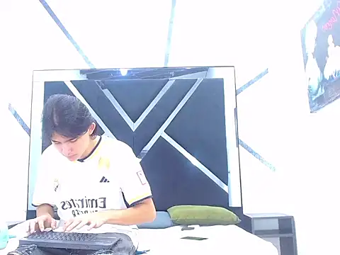 Tom 0001 online show from 10/28/25, 07:57