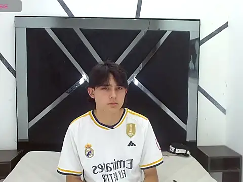 Tom 0001 online show from 10/27/25, 07:59