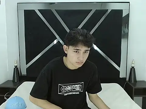 Tom 0001 online show from 12/17/25, 12:32