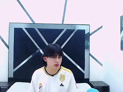 Tom 0001 online show from 10/29/25, 09:25