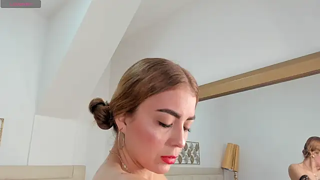 Snapshot of lucia_lorenz chatting on 11/11/25, 11:27 lucia lorenz online show from 11/11/25, 11:27