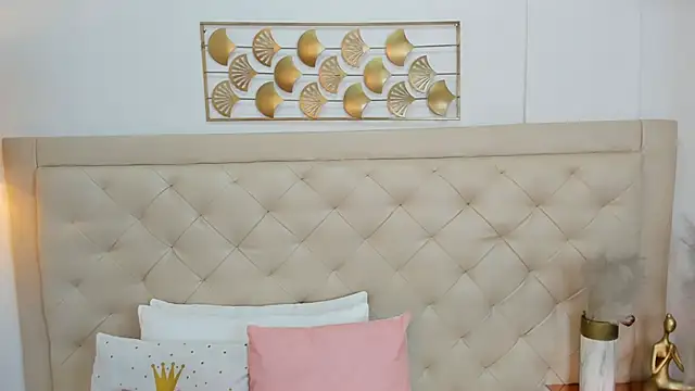 Snapshot of lucia_lorenz chatting on 11/26/25, 11:32 lucia lorenz online show from 11/26/25, 11:32