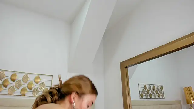 Snapshot of lucia_lorenz chatting on 11/22/25, 11:31 lucia lorenz online show from 11/22/25, 11:31