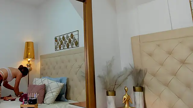 lucia lorenz online show from 04/10/26, 11:28