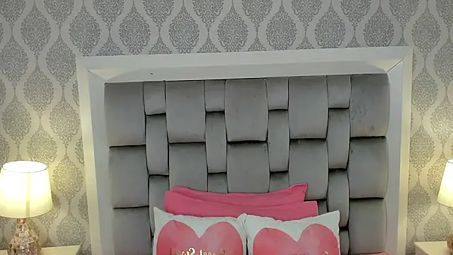 Snapshot of lucia_lorenz chatting on 12/16/25, 11:25 lucia lorenz online show from 12/16/25, 11:25