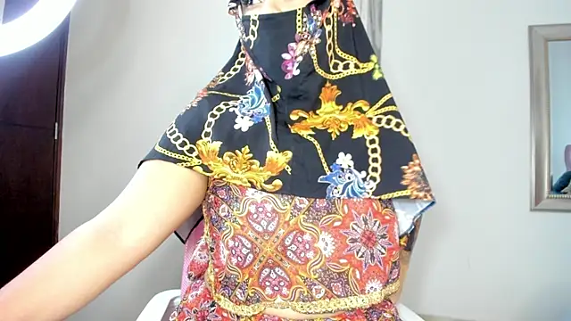 Inaya Khalifa online show from 10/28/25, 12:44