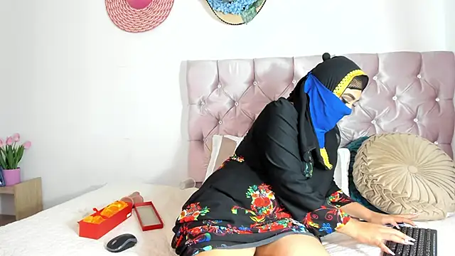 Inaya Khalifa online show from 11/23/25, 04:22