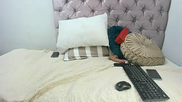 Inaya Khalifa online show from 11/23/25, 04:28