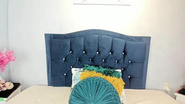 Inaya Khalifa online show from 12/20/25, 04:10