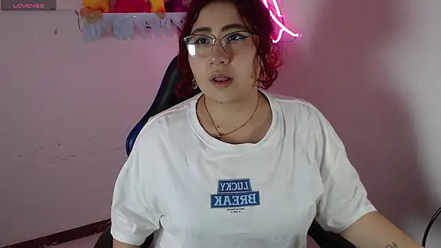 littlee red online show from 12/15/25, 08:58