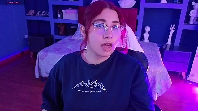 Snapshot of littlee_red chatting on 01/17/26, 09:07 littlee red online show from 01/17/26, 09:07