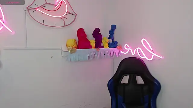 littlee red online show from 11/06/25, 09:19