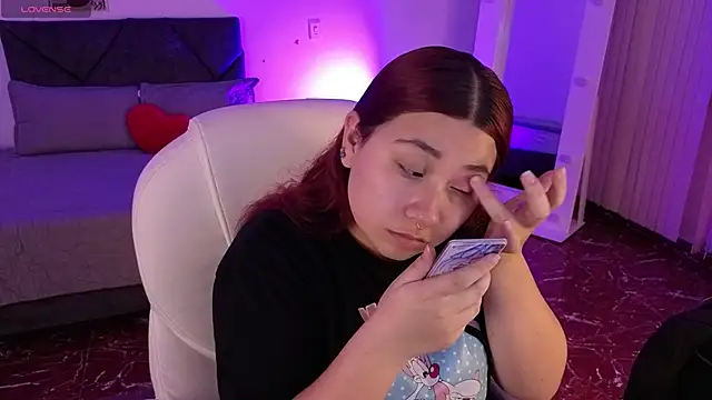 Snapshot of littlee_red chatting on 02/13/26, 07:25 littlee red online show from 02/13/26, 07:25