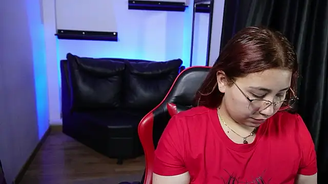 littlee red online show from 03/22/26, 08:32