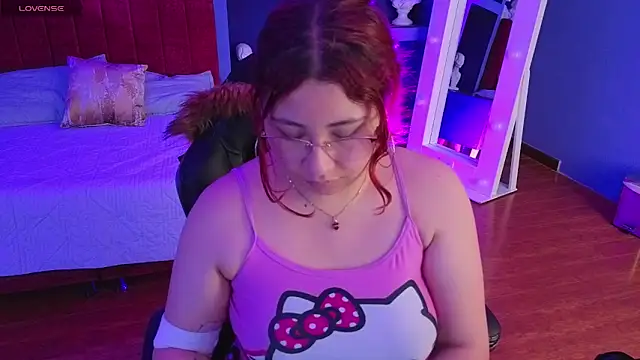 Snapshot of littlee_red chatting on 02/16/26, 08:18 littlee red online show from 02/16/26, 08:18