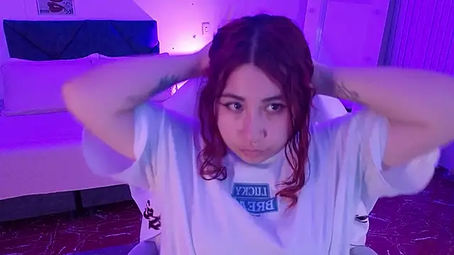 Snapshot of littlee_red chatting on 02/02/26, 08:52 littlee red online show from 02/02/26, 08:52