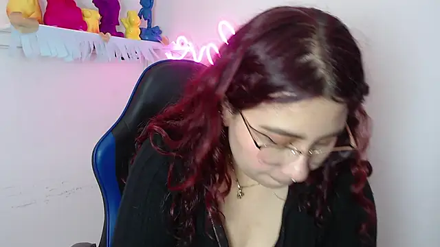 littlee red online show from 10/27/25, 07:37