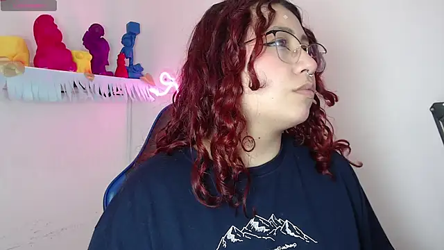 littlee red online show from 11/21/25, 08:08