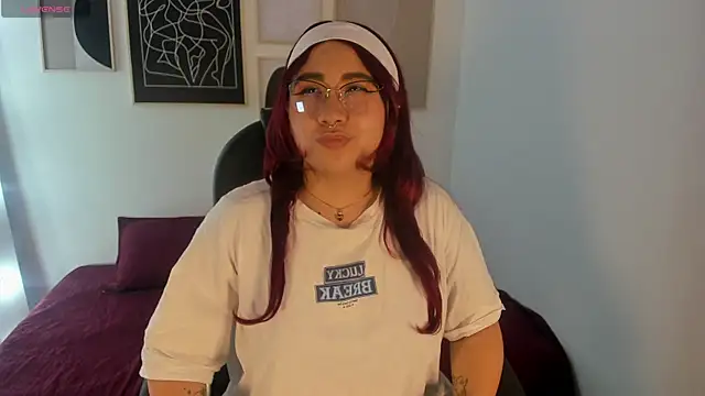 Snapshot of littlee_red chatting on 01/05/26, 08:23 littlee red online show from 01/05/26, 08:23