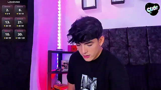 Snapshot of Theo_Noxxx chatting on 11/16/25, 06:56 Theo Noxxx online show from 11/16/25, 06:56