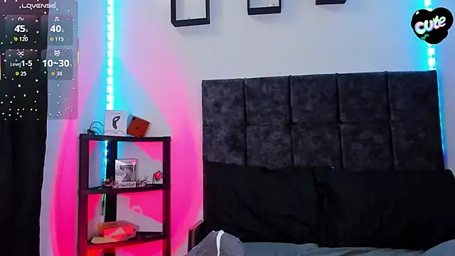 Snapshot of Theo_Noxxx chatting on 11/30/25, 06:19 Theo Noxxx online show from 11/30/25, 06:19